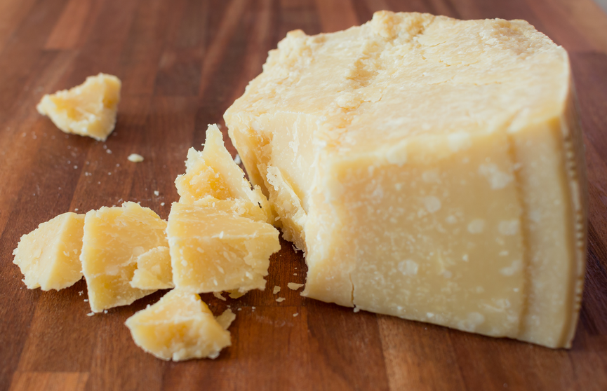 Сыр твердый Parmigiano Reggiano DOP (Пармиджано Реджано) 30 месяцев выдержки из коровьего молока 1 кг