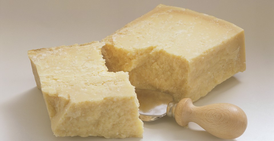 Сыр твердый Grana Padano DOP (Грана Падано) 10-16 месяцев выдержки из коровьего молока 1 кг
