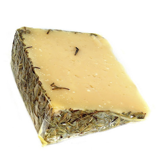 Твёрдый сыр Manchego Vega (Манчего) в розмарине из овечьего молока 100 г