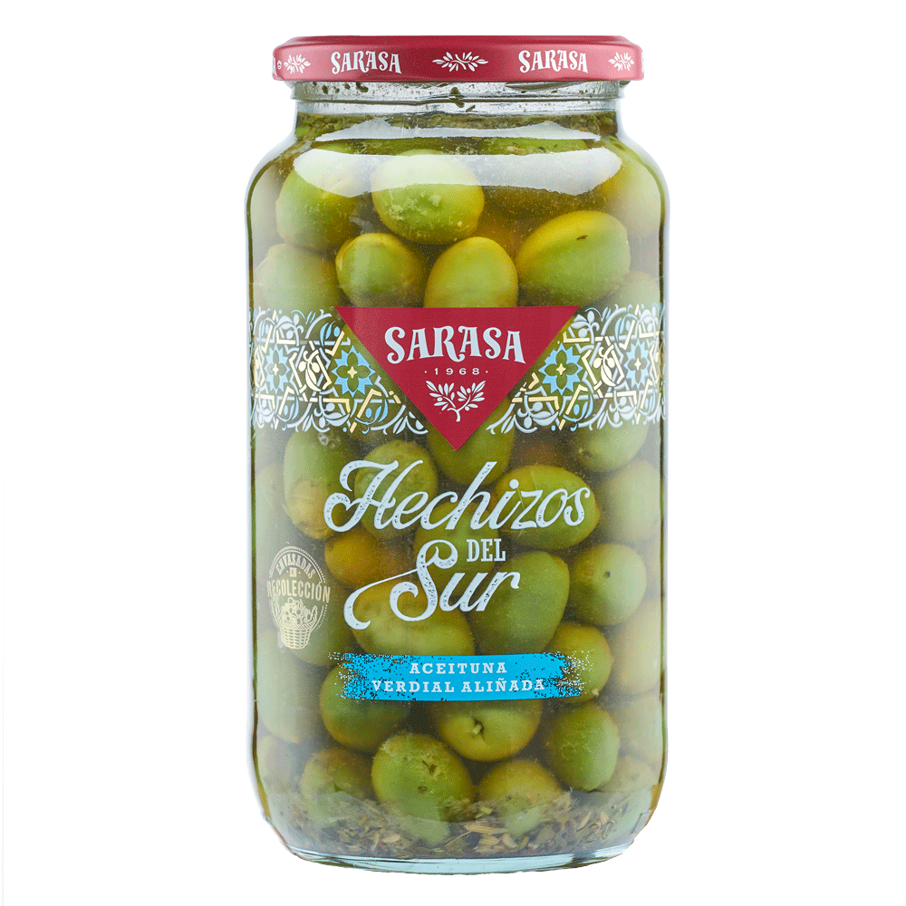 Оливки Sarasa битые с косточкой в маринаде из чеснока и трав 920 г